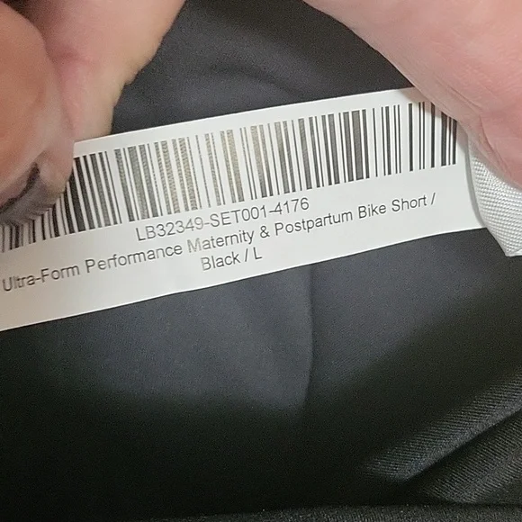 Quince Maturity Black High-Waisted Bike Shorts in Large - Picture 5 of 7